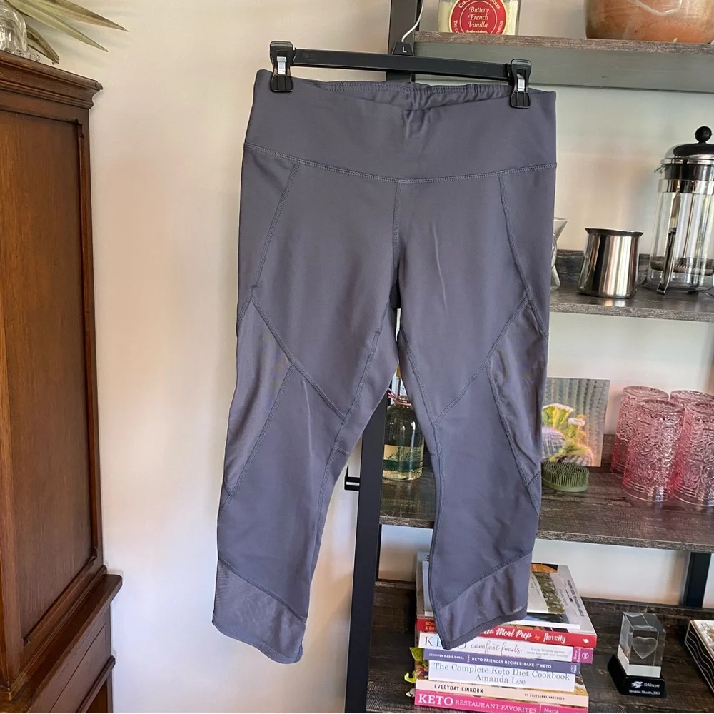 Nice Mesh Side Panel Yoga & Pilates Athletic Leggings Capri Length Pocket M